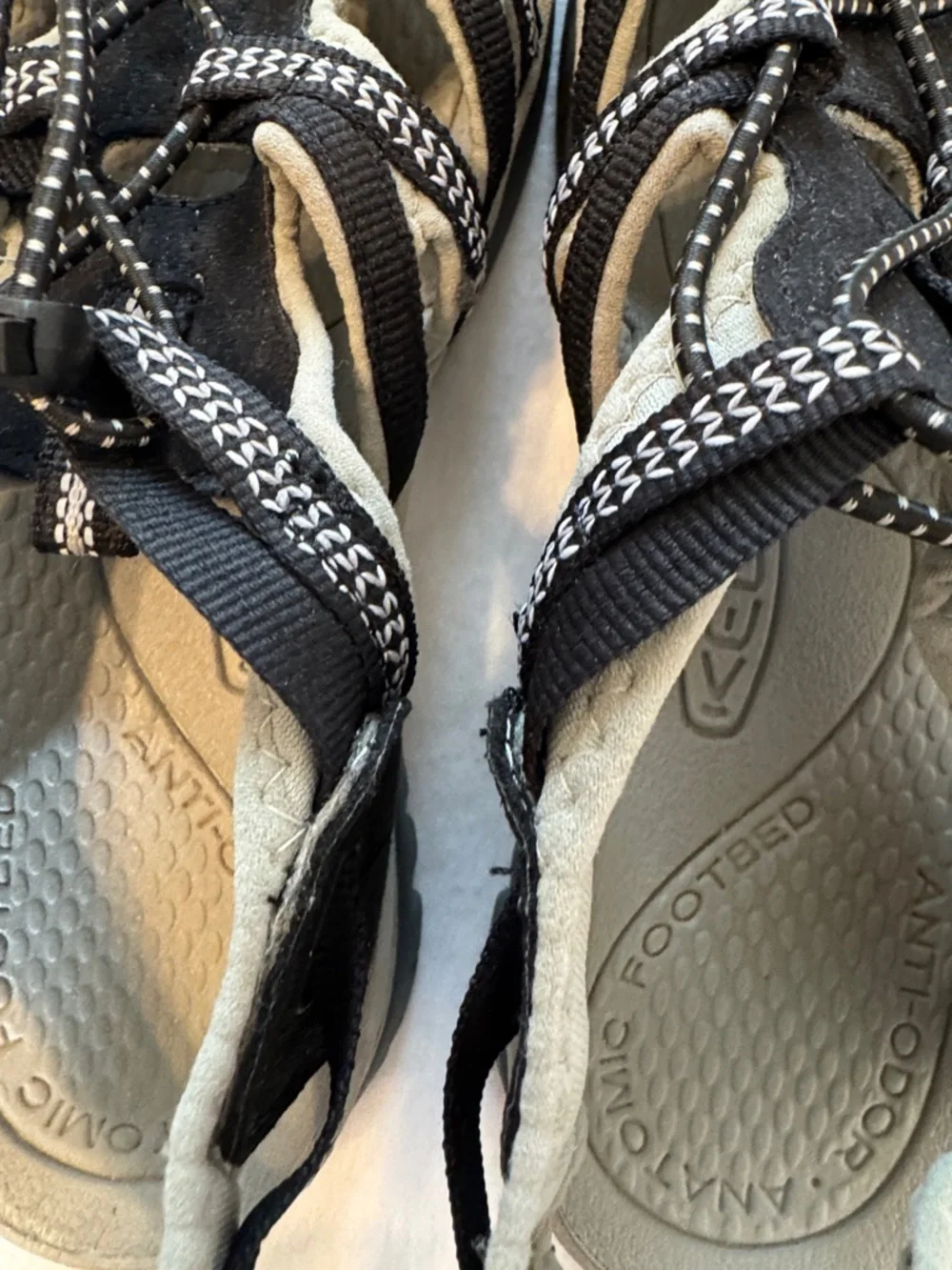 KEEN Women’s Closed Toe Whisper Waterproof‎ Hiking Sandals. EUC Size 9.5